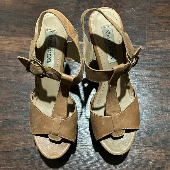 Steve Madden Wyliee tan t-strap platform wedge shoes - Picture 2 of 5